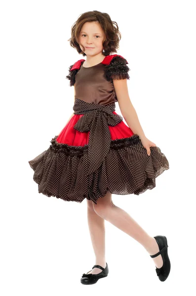 Красивая маленькая девочка в платье — стоковое фото