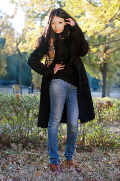 Portrait of a lovely young brunette — Stock Photo, Image