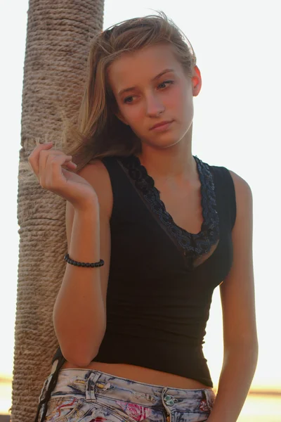 Retrato de una encantadora adolescente — Foto de Stock