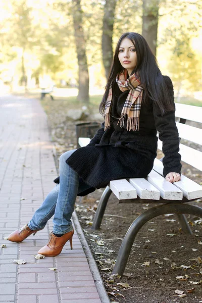 Adorável jovem mulher — Fotografia de Stock