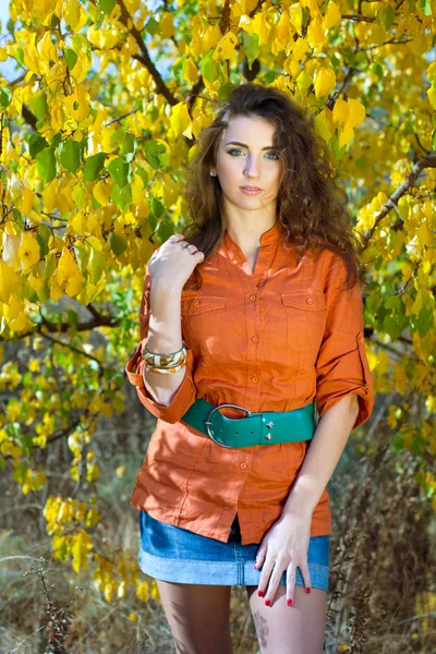 Nice young woman outdoors — Stock Photo, Image