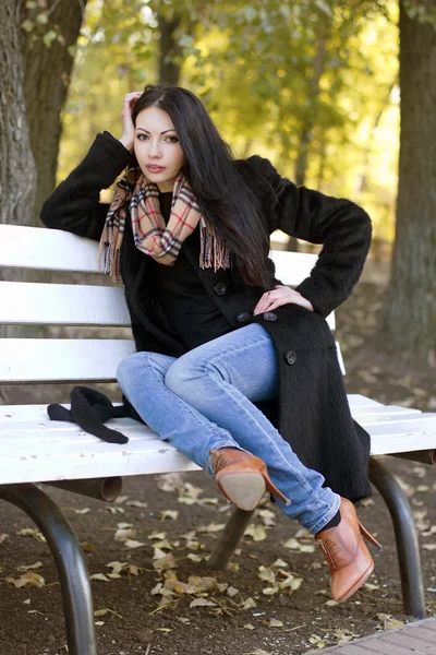 Beautiful young brunette — Stock Photo, Image