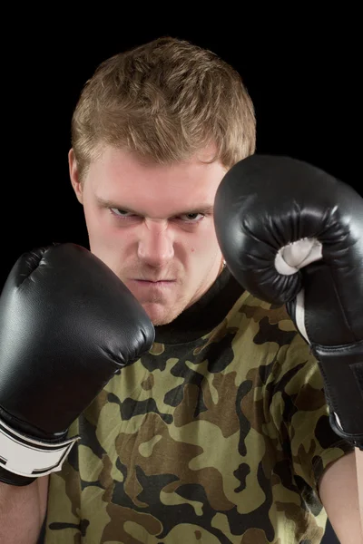 戴拳击手套的年轻人 — 图库照片