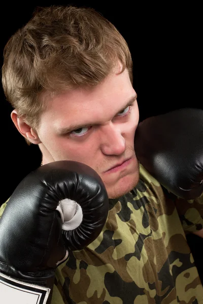 Mladý muž v boxerských rukavicích — Stock fotografie