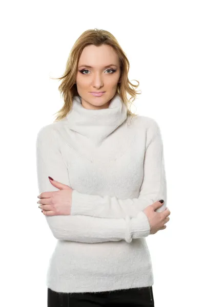 Bella giovane donna in maglione bianco — Foto Stock