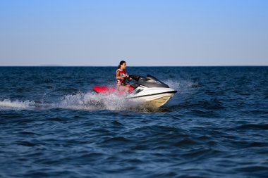 esmer bir jetski