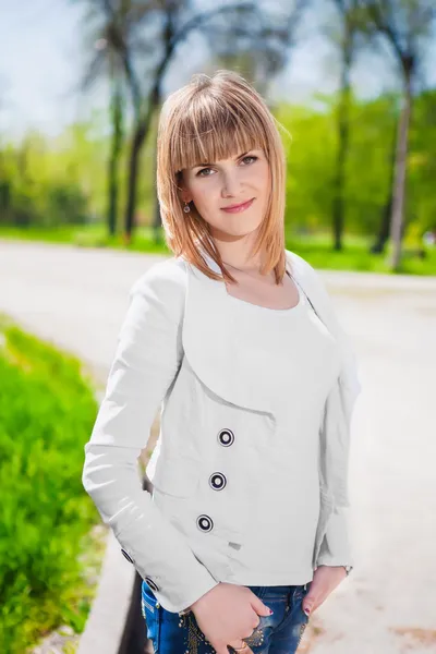 Retrato de mulher sorridente — Fotografia de Stock