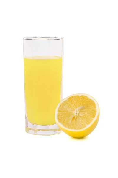 Frischer Zitronensaft — Stockfoto