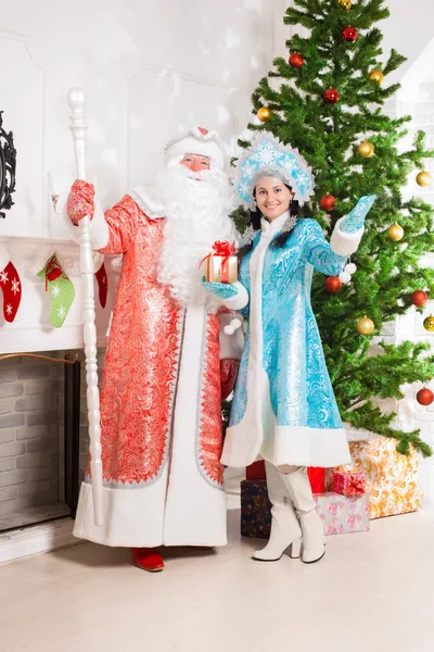 Noel Baba ve kar kızlık