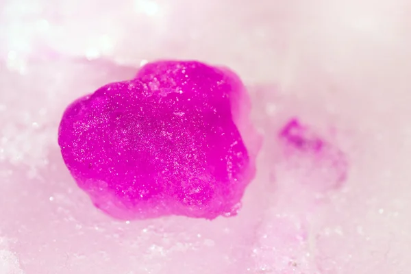 Абстрактна текстура. фіолетові кристали снігу . — стокове фото