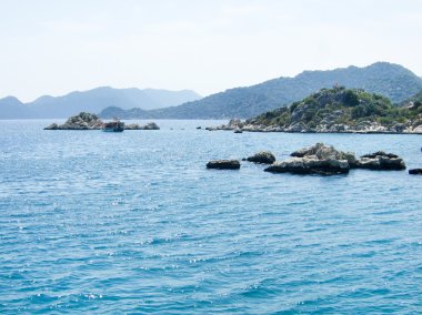 kayalar ve deniz
