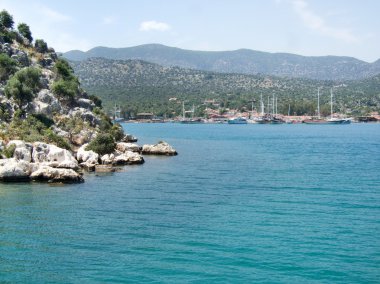 kayalar ve deniz