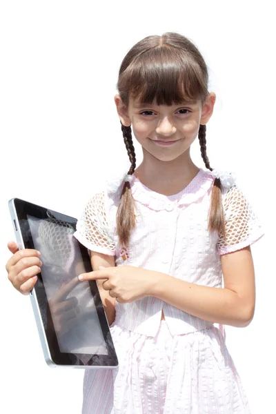 Gadis dengan ipad seperti gadget terisolasi latar belakang putih — Stok Foto