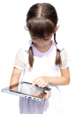 fideos de polloipad gibi izole gadget beyaz arka plan ile kız