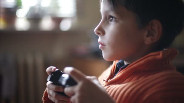 Jogos de consola, rapaz — Vídeo de Stock