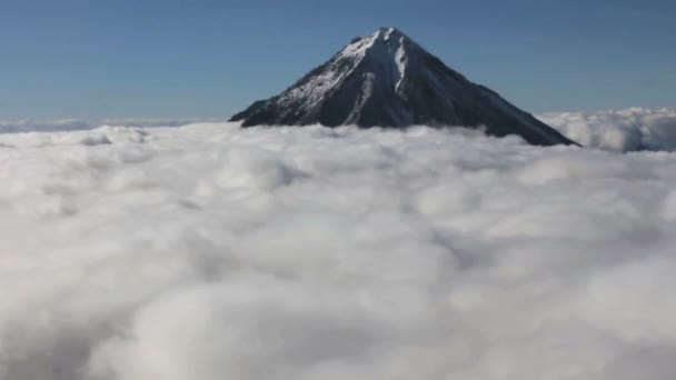 Montañas, nubes — Vídeo de stock