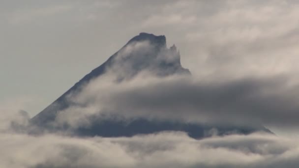 Volcano and clouds — Stock Video