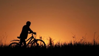 Motorcu siluet Sunrise