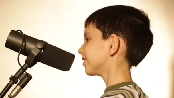 Boy playing with a microphone — Stock Video