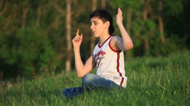 Teenager resting on meadow — Stock Video