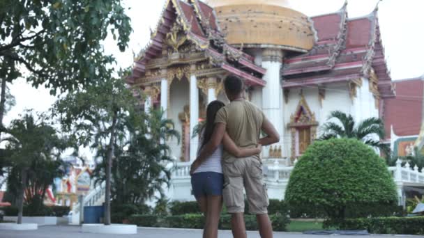 Attractive couple outside in thai temple — Stock Video