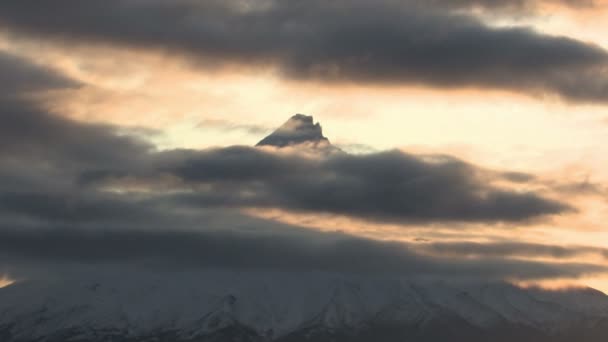 Volcan et nuages — Video