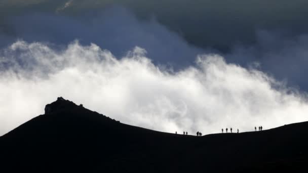 Bergen, vulkaan, wolken — Stockvideo