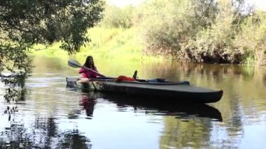 Kayık, nehir, kürek kız