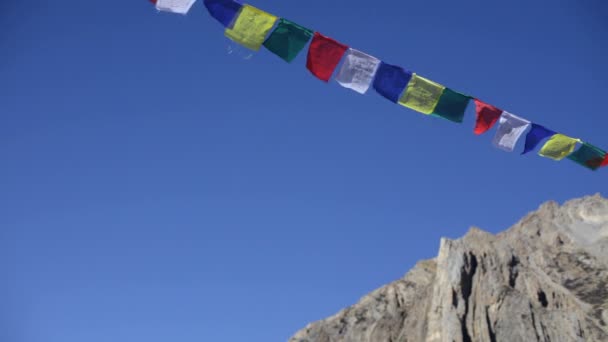Tibetische Gebetsfahnen — Stockvideo