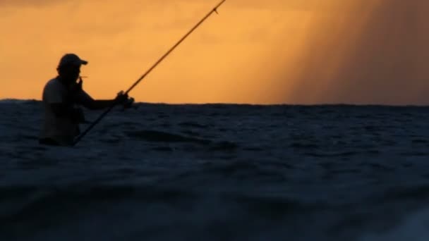 El pescador, puesta de sol, mar, sol — Vídeo de stock