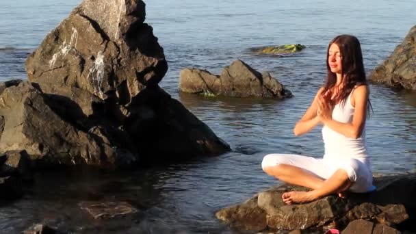 Girl, meditation, sea — Stock Video