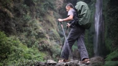 Gezgin. dağlar. Nepal.