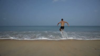 adam runing, deniz