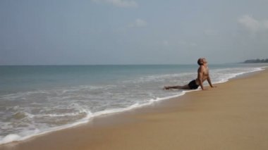 Yoga, deniz, şafak, gevşeme