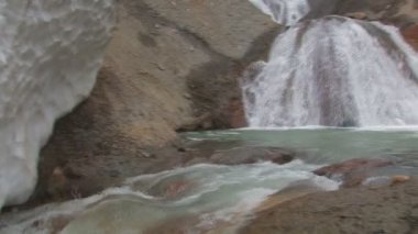 Kış aylarında dağ dere