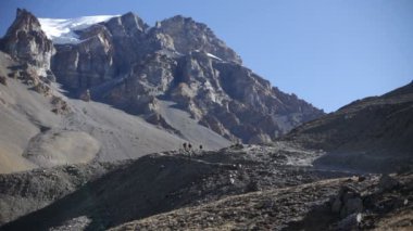 Gezgin. dağlar. Nepal.