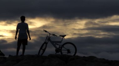 Motorcu siluet Sunrise