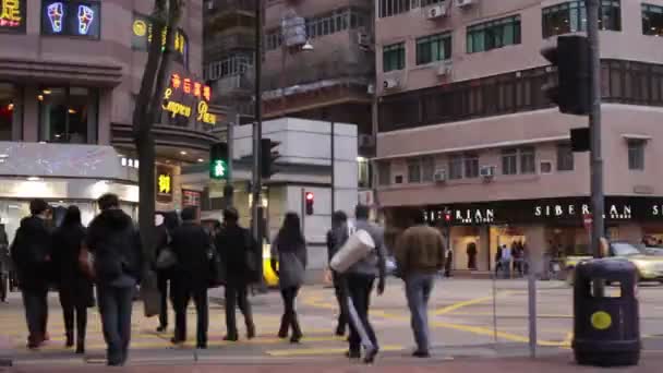 Зайнятий перетині вулиці в Гонконгу, Китай — стокове відео