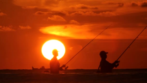 Ψαράς, ηλιοβασίλεμα, θάλασσα, ήλιος — Αρχείο Βίντεο