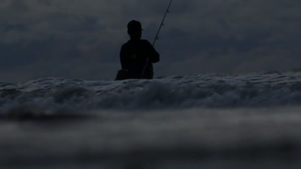Рибалка, захід сонця, море, сонце — стокове відео