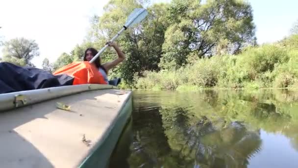 皮划艇、 河、 划船的女孩 — 图库视频影像