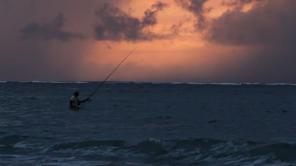 Il pescatore, tramonto, mare, sole — Video Stock