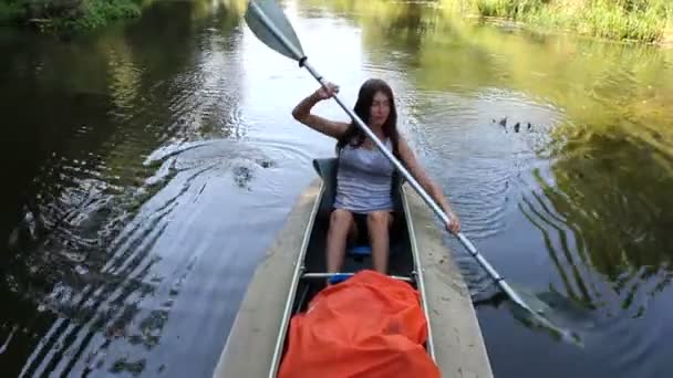 Kayak, river, girl rowing — Stock Video