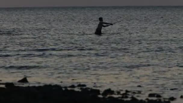 El pescador, puesta de sol, mar, sol — Vídeos de Stock