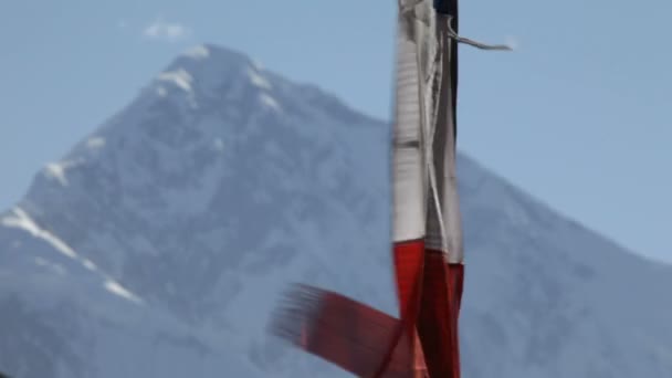 Bandeiras de oração tibetana — Vídeo de Stock