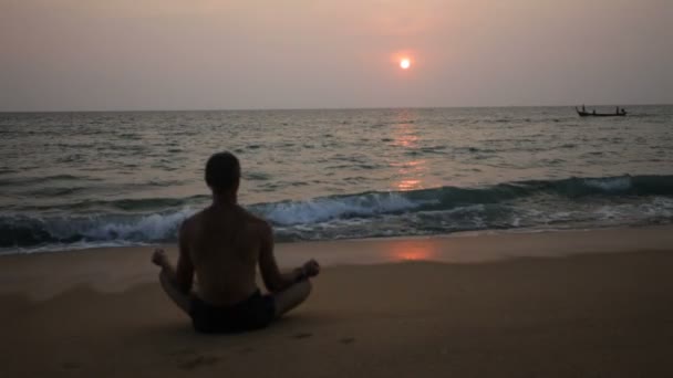 Yoga, mar, amanecer, relajación — Vídeo de stock