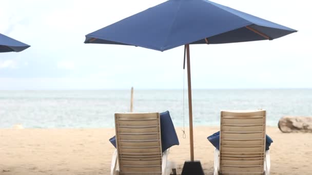 Море, отдых, стулья — стоковое видео