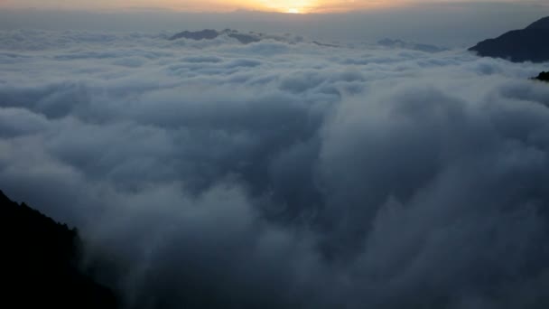 Montañas, volcán, nubes — Vídeos de Stock