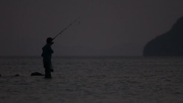 Rybář, západ slunce, moře, slunce — Stock video