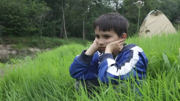 Portret van de jongen — Stockvideo